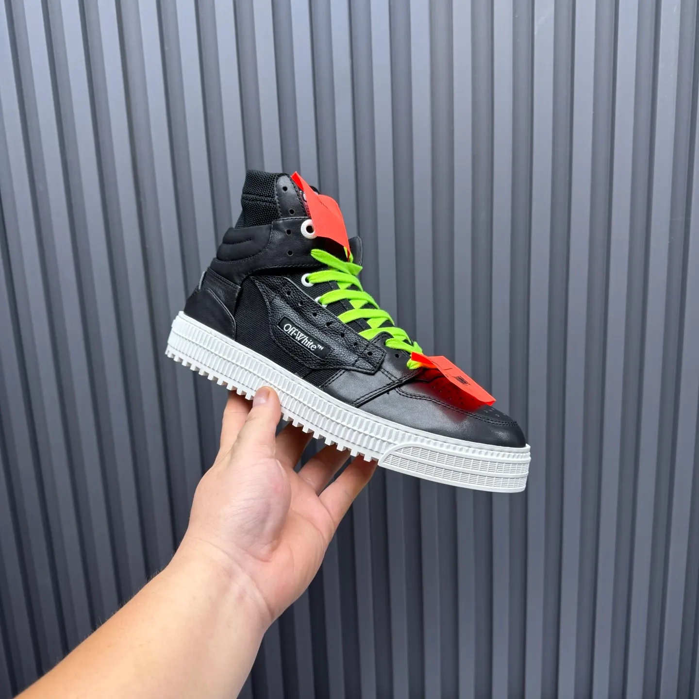 Men's shoes💰740 OFF WHITE ⚡️Couple style⚡️The latest spring style street casual shoes, released with the highest quality version on the market👊Series original mold opening, original lasting, production technology 1:1 original version➰🔜The best choice for more and more celebrities and Internet celebrities🔸In the classics Changes in the code🔸Innovate in the trend🔸Strive to break away from the shackles of bad street design🔝Although he is not the originator of fashion design, he is definitely a shining dark horse in avant-garde design🐴🆙Do not follow the trend🔅Not universal beauty🔅 Fabric💯First-layer cowhide Lining💯Imported skin-friendly and environmentally friendly polyester mesh Foot pads💯Original molded high-elastic environmentally friendly molding pads Midsole💯Made with original last-last technology Outsole💯Rubber outsole Packaging💯Official website synchronizes full set of packaging (brand wrapping paper, brand certificate, brand cloth bag) Code numbers 35-44, 45 46 Customized